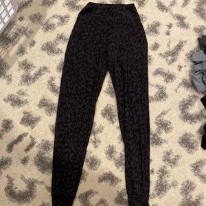 Lululemon Camo Leapard Print Black Joggers Size 2!!